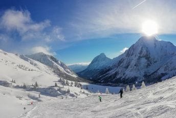 Petoro skijaša poginulo juče u francuskim Alpima