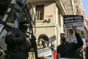 Ostavljeni da umru, svijet ćuti, a Grčka i Turska se spore o tome ko je kriv Ostavljeni da umru, svijet ćuti, a Grčka i Turska se spore o tome ko je kriv