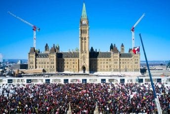 U glavnom gradu Kanade proglašeno vanredno stanje zbog protesta kamiondžija U glavnom gradu Kanade proglašeno vanredno stanje zbog protesta kamiondžija