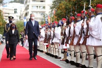 Pogledajte kako je Đukanović dočekan u Atini (FOTO / VIDEO)