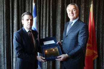 Grb Crnojevića za Apostolopulosa Grb Crnojevića za Apostolopulosa