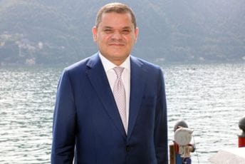 Libijski premijer preživeo pokušaj atentata: Metak probio prozor na njegovom automobilu Libijski premijer preživeo pokušaj atentata: Metak probio prozor na njegovom automobilu