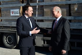 Vrijedna donacija medicinske opreme Glavnom gradu; Vuković: Ponosan sam na prijateljstvo između Beča i Podgorice Vrijedna donacija medicinske opreme Glavnom gradu; Vuković: Ponosan sam na prijateljstvo između Beča i Podgorice