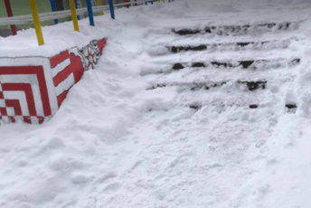 Pljevlja: Roditelji ogorčeni javašlukom - kako prići vrtiću? Prilaz vrtiću „Eko Bajka“