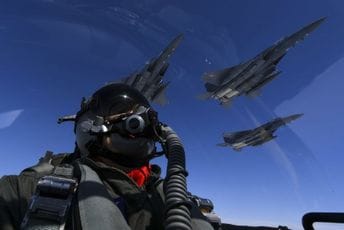 Američki lovci F-15 sletjeli u Poljsku Američki lovci F-15 sletjeli u Poljsku