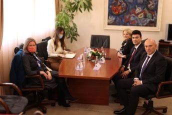 Carević se sastao sa britanskom ambasadorkom Karen Medoks Carević se sastao sa britanskom ambasadorkom Karen Medoks