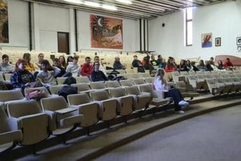 Crnogorski srednjoškolci orijentisani ka Evropskoj uniji Crnogorski srednjoškolci orijentisani ka Evropskoj uniji