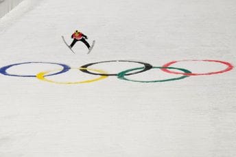 Lindvik novi olimpijski šampion u skijaškim skokovima Lindvik novi olimpijski šampion u skijaškim skokovima