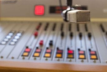 Značajan broj crnogorskih radio stanica u stranom vlasništvu Značajan broj crnogorskih radio stanica u stranom vlasništvu