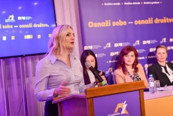 Formiran OO Alijanse žena u Rožajama: Kultura ravnopravnosti se mora afirmisati u svakodnevnoj svijesti građana Formiran OO Alijanse žena u Rožajama: Kultura ravnopravnosti se mora afirmisati u svakodnevnoj svijesti građana