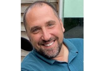 Čavor: Nije se smjelo s Belvedera završiti u zagrljaju partija koje su silom na sramotu ustoličile popa crkve Srbije Čavor: Nije se smjelo s Belvedera završiti u zagrljaju partija koje su silom na sramotu ustoličile popa crkve Srbije