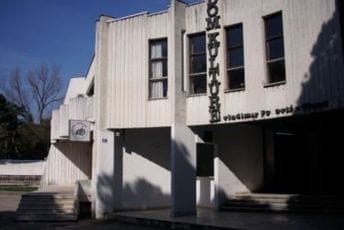 Bar: Muzičari večeras pjevaju i sviraju za male Džoliće Bar: Muzičari večeras pjevaju i sviraju za male Džoliće