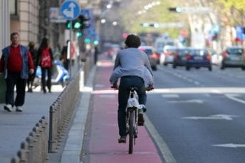 Plaćaju građanima da odustanu od automobila i idu na posao biciklom Plaćaju građanima da odustanu od automobila i idu na posao biciklom