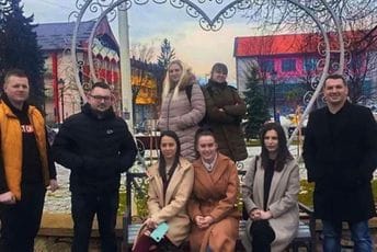 Savjet mladih DPS Pljevlja: “Klupa ljubavi” na dar gradu koji nas uči da su različitosti naše bogatstvo Savjet mladih DPS Pljevlja: “Klupa ljubavi” na dar gradu koji nas uči da su različitosti naše bogatstvo