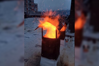 Izbio požar na dimnjaku stambene zgrade u Bijelom Polju Izbio požar na dimnjaku stambene zgrade u Bijelom Polju