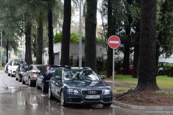 Izmjenom režima saobraćaja obezbijedili preko 200 novih besplatnih parking mjesta Izmjenom režima saobraćaja obezbijedili preko 200 novih besplatnih parking mjesta