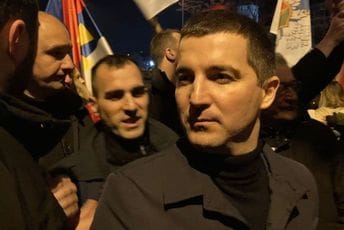 Bečić na protestu: Projekat 49 poslanika propao i prije nego što je počeo Bečić na protestu: Projekat 49 poslanika propao i prije nego što je počeo