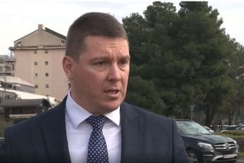 Adžić: Društvo mora znati razmjere haosa koji bi nastao da nema mukotrpnog rada službenika MUP-a Adžić: Društvo mora znati razmjere haosa koji bi nastao da nema mukotrpnog rada službenika MUP-a