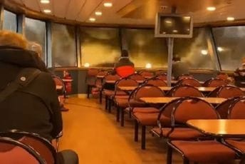 Pogledajte kako je talas razbio stakla trajekta u Njemačkoj (VIDEO) Pogledajte kako je talas razbio stakla trajekta u Njemačkoj (VIDEO)