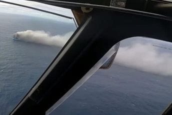 Požar na brodu koji je prevozio automobile “porše“ i “folksvagen“ za SAD Požar na brodu koji je prevozio automobile “porše“ i “folksvagen“ za SAD