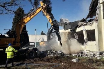 (FOTO, VIDEO) Počelo rušenje OŠ "Vladimir Nazor" (FOTO, VIDEO) Počelo rušenje OŠ "Vladimir Nazor"