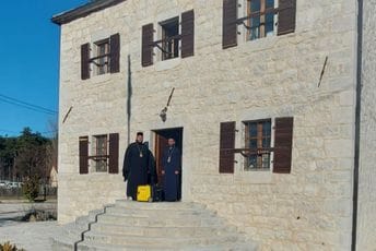 Braća Purović iz Amerike donirala generator Episkopskom dvoru u Nikšiću Braća Purović iz Amerike donirala generator Episkopskom dvoru u Nikšiću