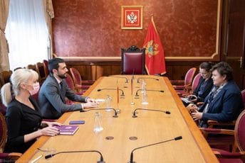Živković i Hrebičkova: Nova administracija da ubrza napredak i vrati lidersku ulogu Crne Gore u evropskim integracijama Živković i Hrebičkova: Nova administracija da ubrza napredak i vrati lidersku ulogu Crne Gore u evropskim integracijama