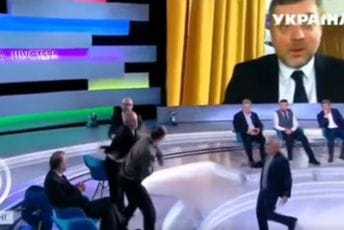 Ukrajina: Novinar i političar se potukli usred emisije (VIDEO) Ukrajina: Novinar i političar se potukli usred emisije (VIDEO)