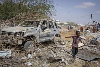 Najmanje 15 ljudi poginulo u napadu bombaša samoubice u Somaliji Najmanje 15 ljudi poginulo u napadu bombaša samoubice u Somaliji