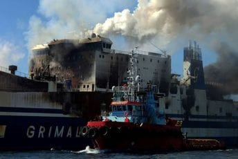 Spašen još jedan putnik sa zapaljenog trajekta, dva dana ga vodili kao nestalog Spašen još jedan putnik sa zapaljenog trajekta, dva dana ga vodili kao nestalog