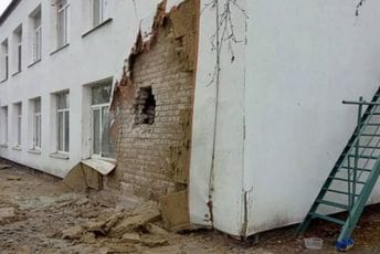 Proruski separatisti tvrde da su iz ruševina izvukli dva ubijena civila Proruski separatisti tvrde da su iz ruševina izvukli dva ubijena civila