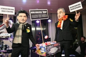 Đukanović i Abazović 'zvijezde' maskenbala u Herceg Novom Đukanović i Abazović 'zvijezde' maskenbala u Herceg Novom