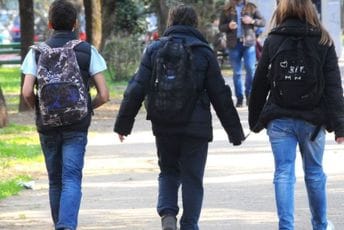 Ombudsman: Kovid-19 dodatni rizik koji vodi ka problemima mentalnog zdravlja kod djece Ombudsman: Kovid-19 dodatni rizik koji vodi ka problemima mentalnog zdravlja kod djece