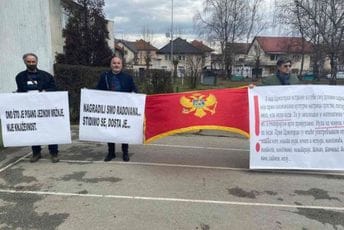 Dodjeli prethodio protest, Joanikije izbjegao susret sa okupljenima (VIDEO) Dodjeli prethodio protest, Joanikije izbjegao susret sa okupljenima (VIDEO)