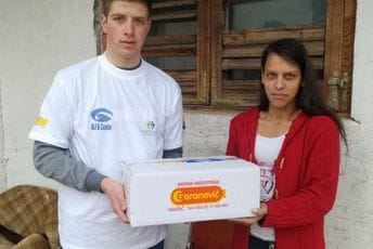 Alfa Centar sproveo humanitarnu akciju za pet socijalno ugroženih porodica iz Nikšića Alfa Centar sproveo humanitarnu akciju za pet socijalno ugroženih porodica iz Nikšića