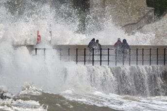 Od oluje u sjevernoj Evropi poginulo 14 ljudi Od oluje u sjevernoj Evropi poginulo 14 ljudi