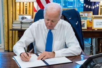 Bajden potpisao sankcije za trgovinu sa samoproglašenim republikama Bajden potpisao sankcije za trgovinu sa samoproglašenim republikama