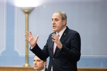 Popović: Smijenjeni premijer Abazović smjenjuje Konjevića Popović: Smijenjeni premijer Abazović smjenjuje Konjevića