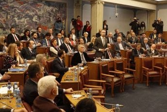 Počeo sastanak parlamentarne većine, nakon toga se očekuje Kolegijum Počeo sastanak parlamentarne većine, nakon toga se očekuje Kolegijum