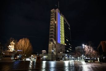 Vlada Kosova u bojama ukrajinske zastave Vlada Kosova u bojama ukrajinske zastave