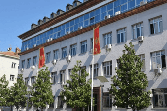 Goluboviću dvije godine i četiri mjeseca za drogu i nedozvoljeno držanje oružja Goluboviću dvije godine i četiri mjeseca za drogu i nedozvoljeno držanje oružja