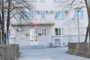 Zeković: Uprava policije da na jarbol ispred zgrade CB Nikšić vrati državnu zastavu Zeković: Uprava policije da na jarbol ispred zgrade CB Nikšić vrati državnu zastavu