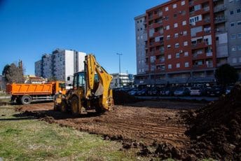 Podgorica: Počeli radovi na uređenju zelene površine i izgradnji dječjeg igrališta u Siti kvartu Podgorica: Počeli radovi na uređenju zelene površine i izgradnji dječjeg igrališta u Siti kvartu
