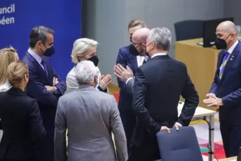 Ovo su sankcije koje je EU uvela Rusiji: "Najoštrije su u istoriji" Ovo su sankcije koje je EU uvela Rusiji: "Najoštrije su u istoriji"