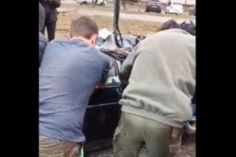 Tenk pregazio automobil u Kijevu