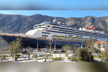 U kotorsku luku uplovio prvi kruzer ove godine U kotorsku luku uplovio prvi kruzer ove godine