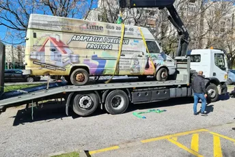 Uklanjali stare automobile sa javnih površina Uklanjali stare automobile sa javnih površina