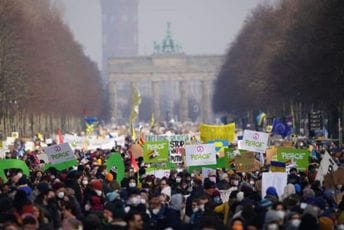 Protest i u Berlinu u znak solidarnosti sa Ukrajinom Protest i u Berlinu u znak solidarnosti sa Ukrajinom