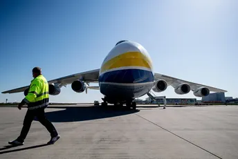 Rusi uništili Antonov An-225, najveći avion na svijetu Rusi uništili Antonov An-225, najveći avion na svijetu