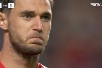 Ukrajinac zaplakao: Velike ovacije, podrška Ukrajini i kapitenska traka za Jaremčuka (VIDEO) Ukrajinac zaplakao: Velike ovacije, podrška Ukrajini i kapitenska traka za Jaremčuka (VIDEO)